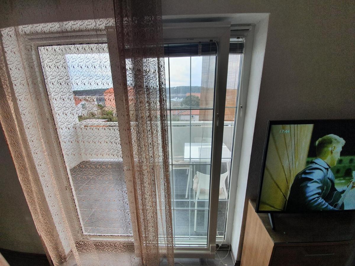 6 M, 50 M Do Plaze Διαμέρισμα Barbat na Rabu Εξωτερικό φωτογραφία
