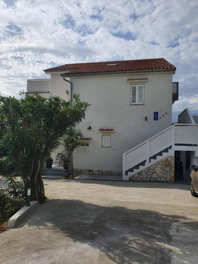 6 M, 50 M Do Plaze Διαμέρισμα Barbat na Rabu Εξωτερικό φωτογραφία