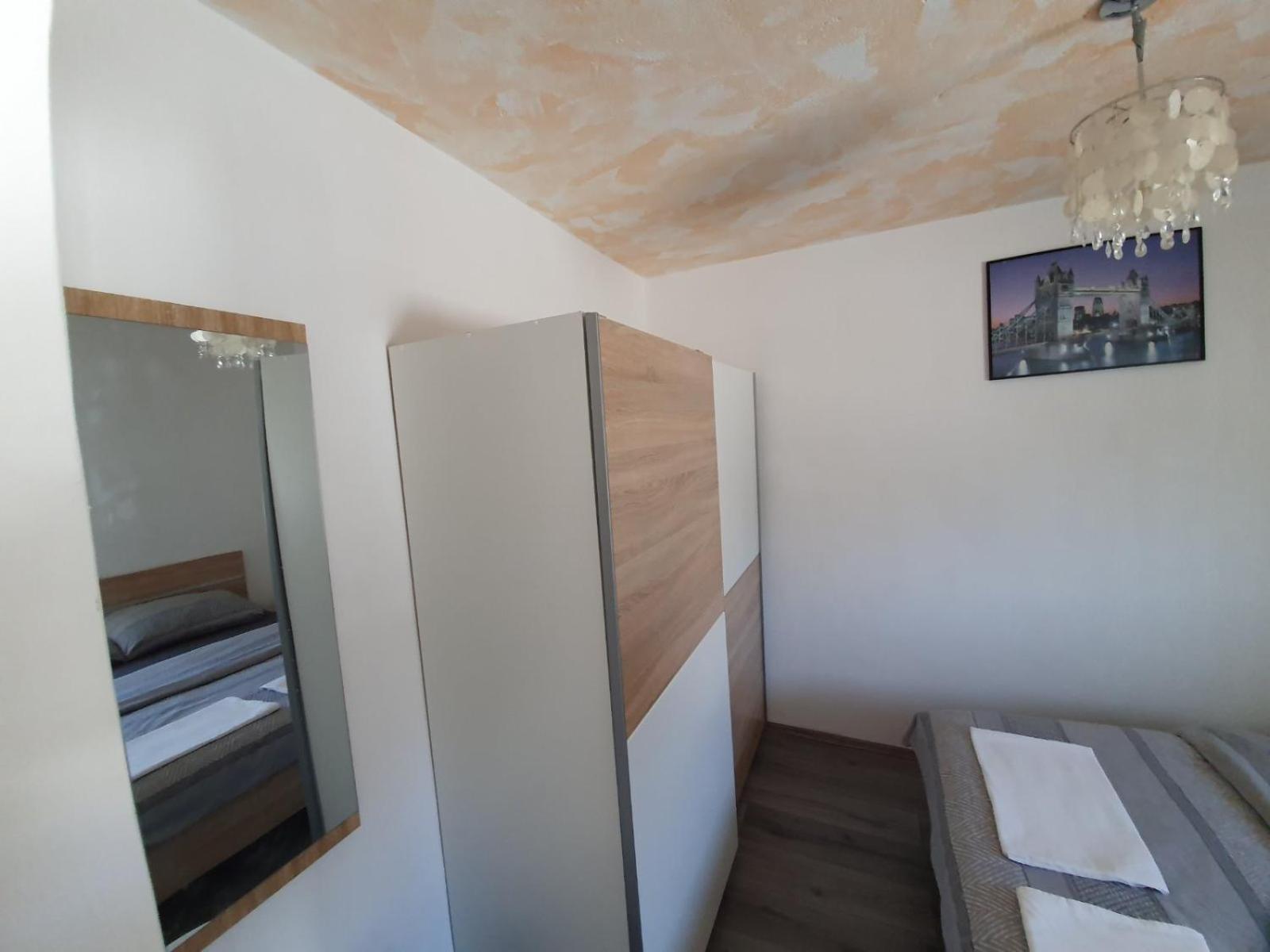 6 M, 50 M Do Plaze Διαμέρισμα Barbat na Rabu Εξωτερικό φωτογραφία